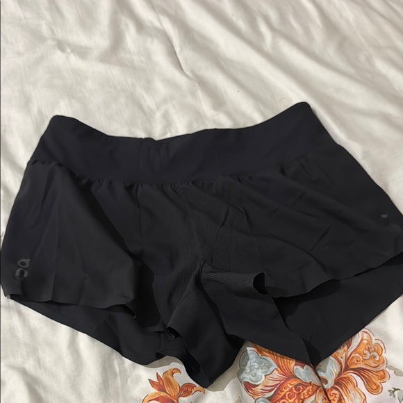 On Running Women's Black Shorts - Picture 1 of 6